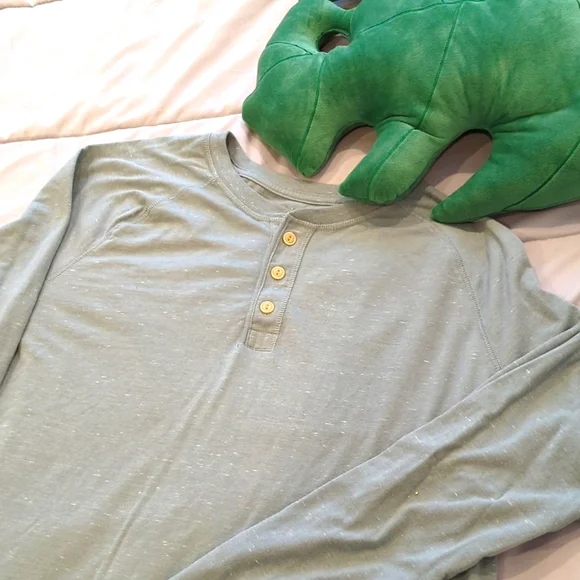 Men's Long Sleeve Henley T-Shirt Goodfellow & Co - Picture 2 of 8